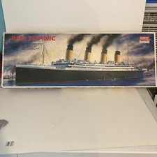 RMS Titanic 1:350 Scale Plastic Model, Academ...