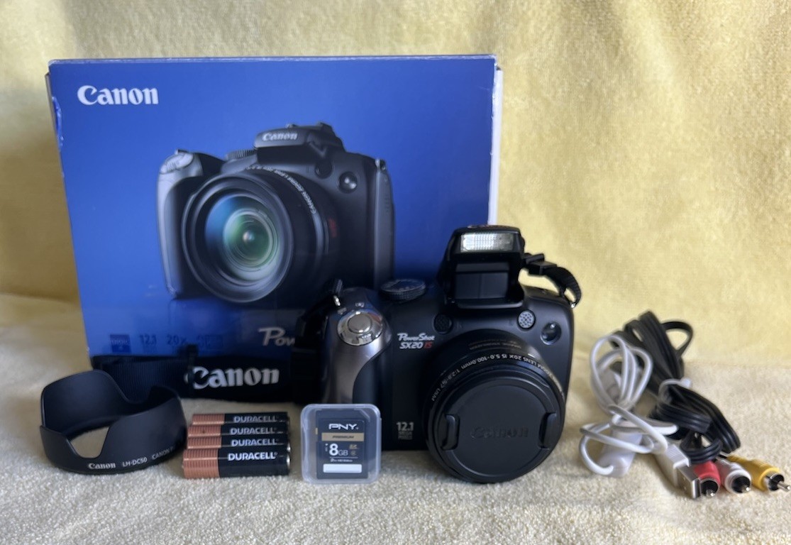 Canon PowerShot SX20 IS 20x Zoom Digital Camera- Black Mint -Flip  LCD