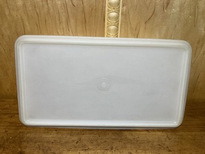Vintage Tupperware Cracker Keeper #677-1 and Lid # 678-3, 12'' x 6'' x 3 1/2'' Used