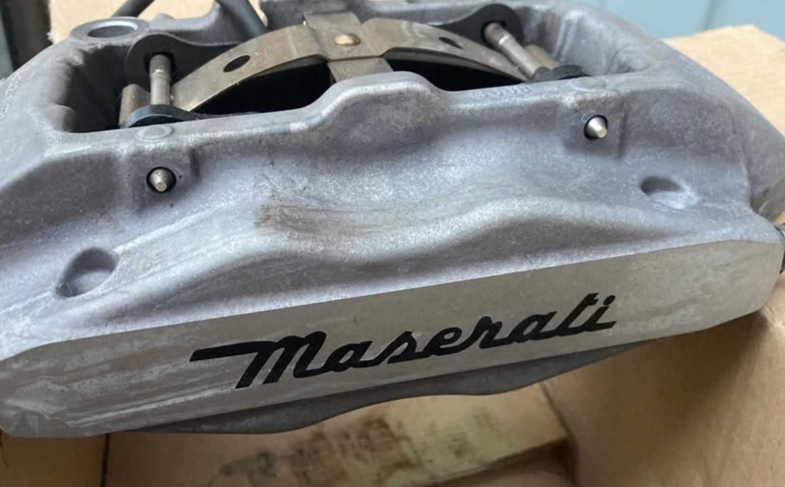 NOS OEM Maserati Brembo RH FRONT CALIPER ASSEMBLY 670032714