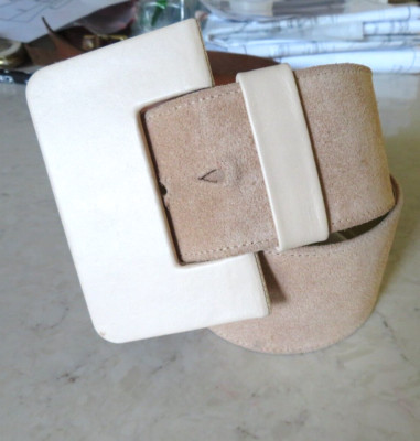EXCELLENT Wide 2 3/8'' Beige Suede Germany Waist Belt Women's MONDI SZ 29/SM 1062