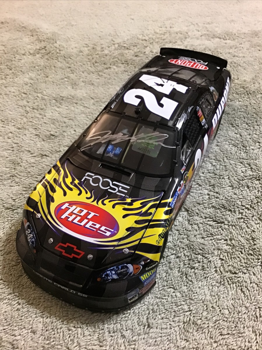 2006 AUTOGRAPHED Action JEFF GORDON #24 DuPont Foose Hot Hues