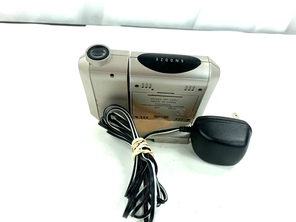 La Crosse Technology WT-535U-IT Indoor/Outdoor Temp Projection Alarm Clock - Image 2 of 3
