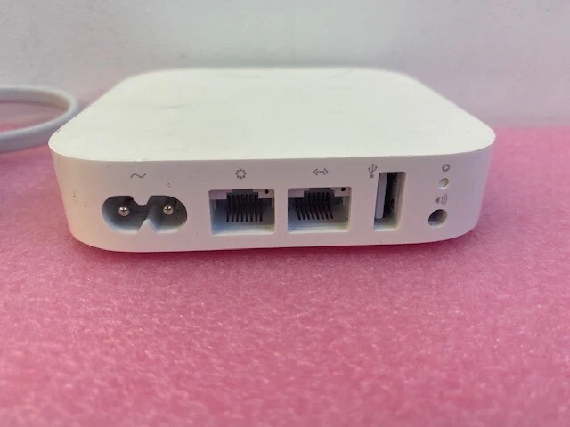 Apple A1392 Airport Express 2nd Generation Dualband 802.11n WiFi Router - Image 2 of 4