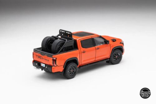 Toyota Tundra TRD PRO Solar Octano 1/64 exclusivo DiecastTalk PERSECUCIÓN Y REGULAR - Imagen 8 de 23