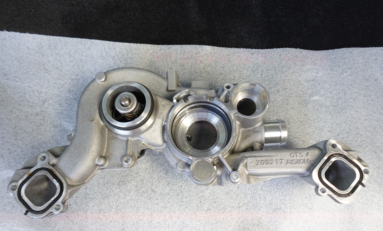 ENGINE COOLING THERMOSTAT HOUSING AUDI VW 0P2-121-406- B BENTLEY LAMBORGHINI URU