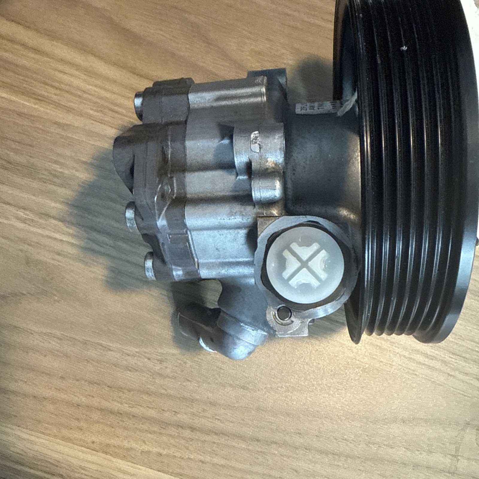 Aston Martin Db9 Power Steering Pump with Pulley  DG-43-3A696-AA 
