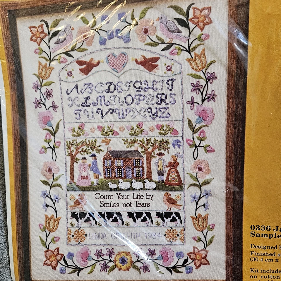 Creative Circle Jacobean Sampler Embroidery Kit  0336 Vtg New Unopened - Image 2 of 4