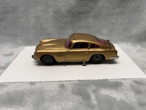 Corgi 261 James Bond 007 Aston Martin DB5 w/baddie "original vintage*
