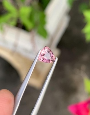 Natural Earth Mined Diamond 5 cts teiangle PINK Brilliant VVS1 CERTIFIEd 10.5 mm