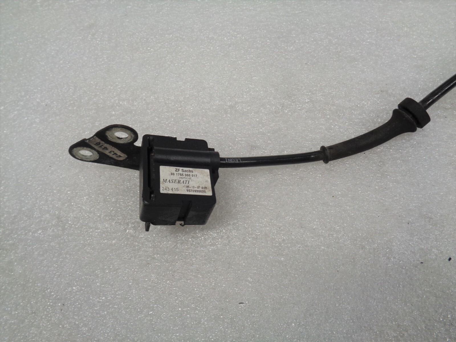 03-12 Maserati Quattroporte Front Right Verical Accelerator Sensor OEM AK221087