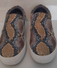 Steve Madden size 8m, blue, gold, and beige, leather flocked outsole