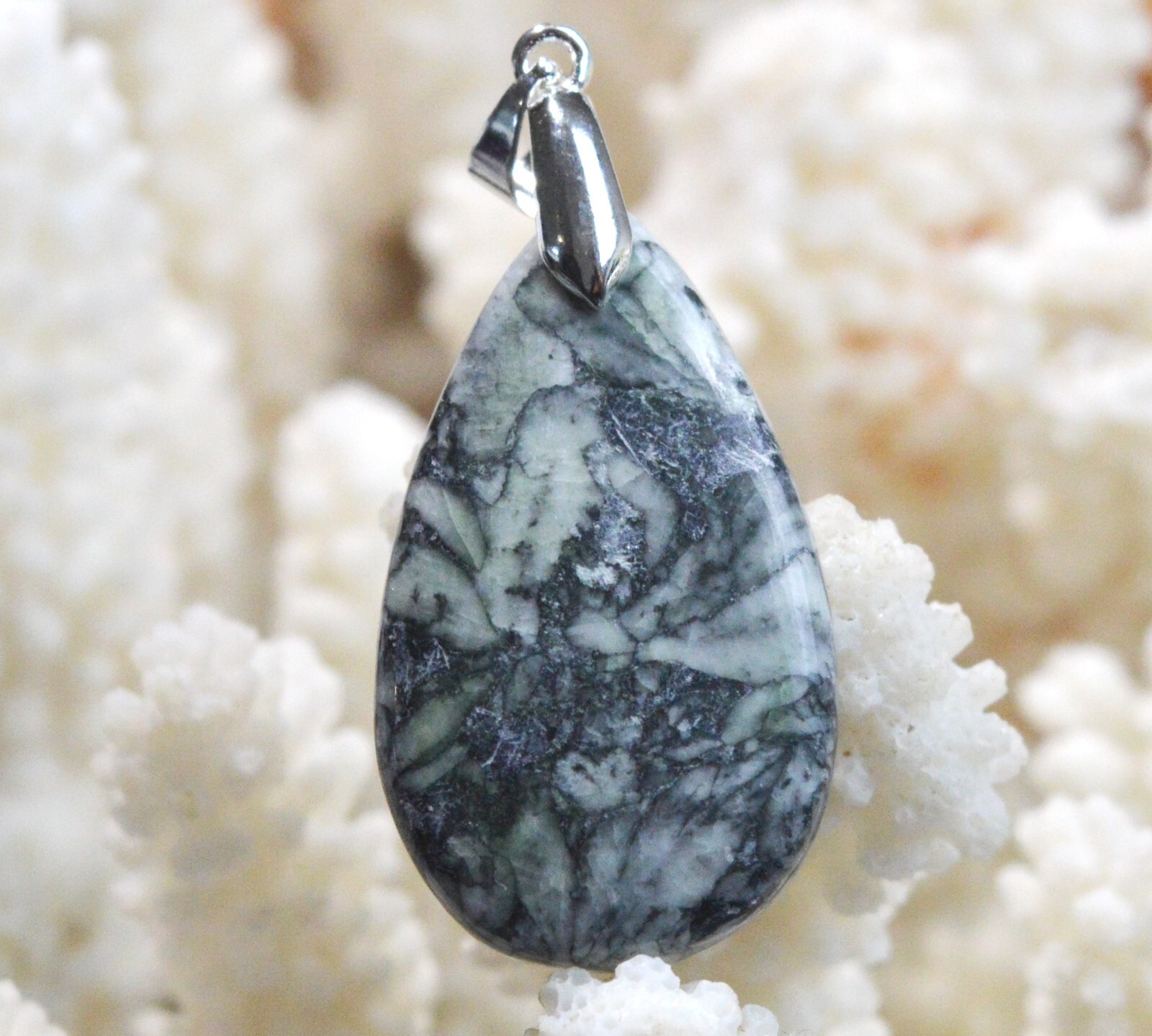 Pendentif en pinolite d'Autriche 38 carats véritable taillé en cabochon unique