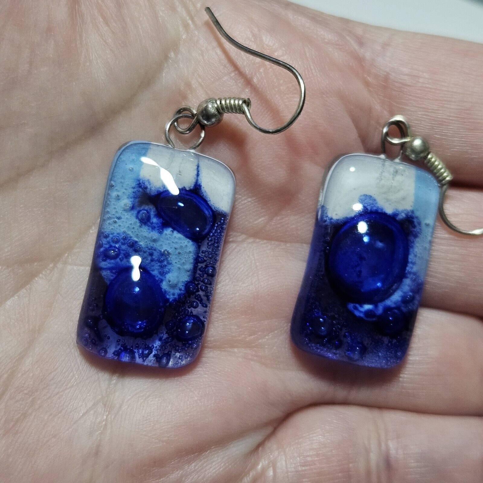 Rectangular Blue And White Rectangular Glass Dang… - image 1