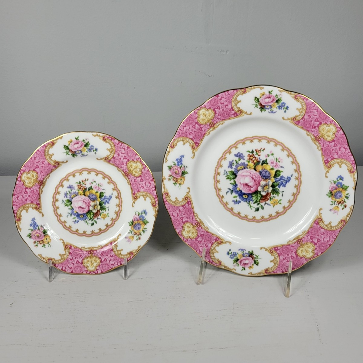 5 Piece Place Setting LADY CARLYLE 1944 Royal Albert Bone China