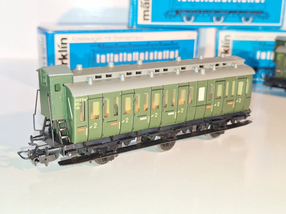 Marklin 4005 X 3. Vers. 8. Excellent Condition. For 3 Rail AC Only. HO scale.Box - Image 4 of 4