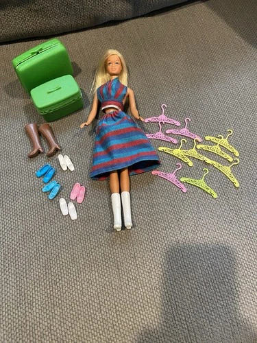 Vintage 1966 Barbie Japan Twist N Turn Doll Blonde Hair Suitcase Shoes Hangers