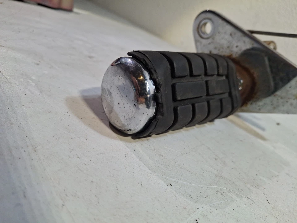 Montaje de estriba delantera derecha Honda 1987-1993 VT1100 Shadow 50610-MM8-000 Foto 3 de 4