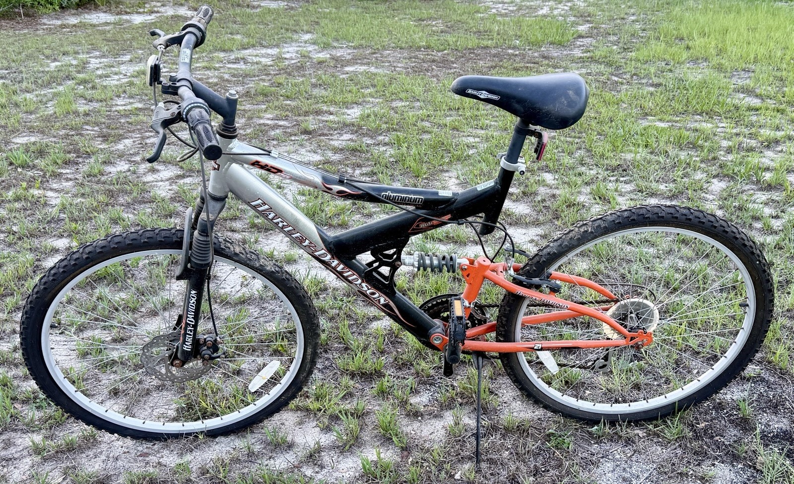 (Used) Harley-Davidson Aluminum Frame 21 Speed 26 Inch Bicycle Bike HD26 All Terrain (249.99 USD) (Used) Harley-Davidson Aluminum Frame 21 Speed 26 Inch Bicycle Bike HD26 All Terrain (249.99 USD)