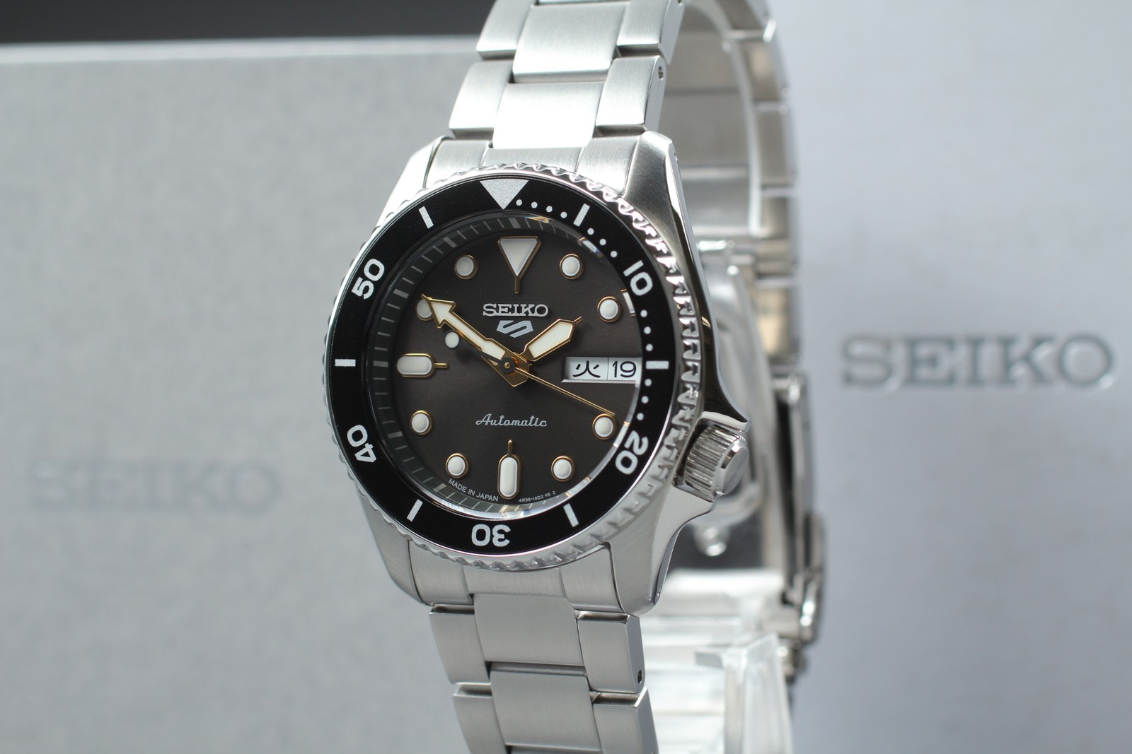 BOXED 5 4R36-14B0 dial Seiko Sports [MINT] Black Divers Automatic Watch Men's - vintagewatches.pk