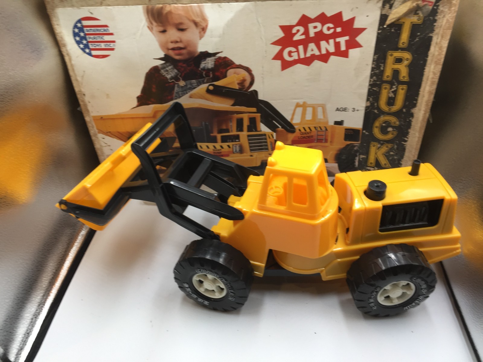 NEW OLD STOCK AMERICAN PLASTIC TOYS 2 PC GIANT DUMP TRUCK + GIANT LOADER SET BOX