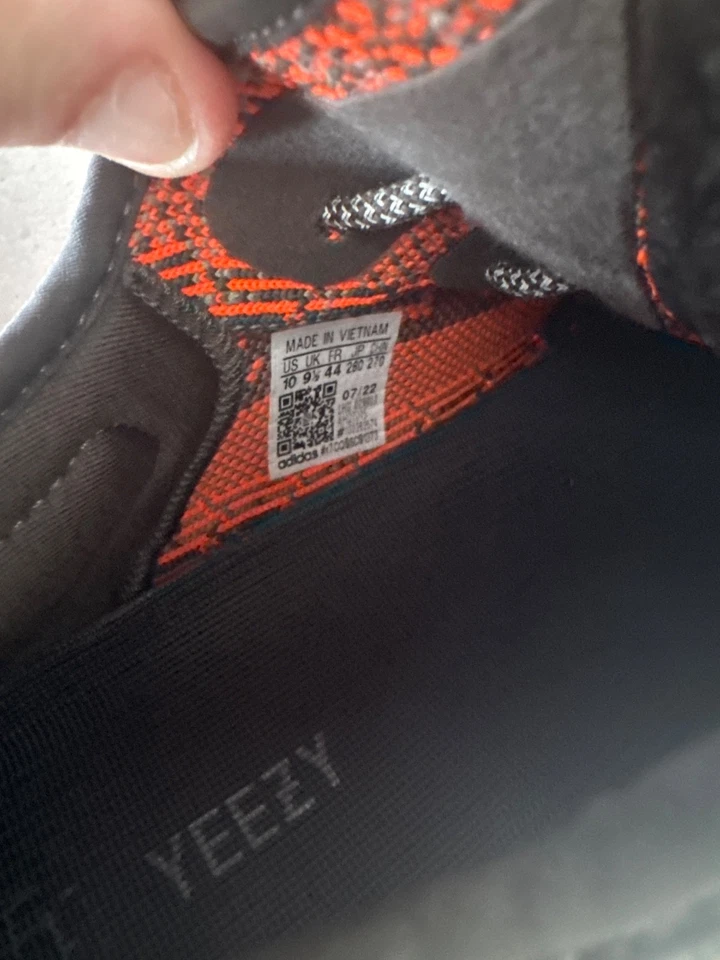 Size 9.5 - adidas Yeezy Boost 350 V2 Low Carbon Beluga, photo 3 of 4