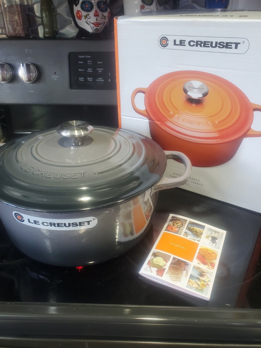 Le Creuset Enameled Cast Iron Signature Round Dutch Oven Oyster