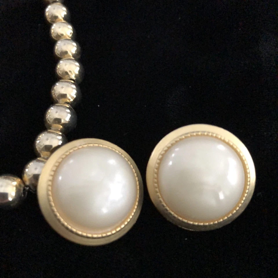 Collar Park Lane Brazalete Avon Brazalete y Pendientes a Juego Tono Dorado y Marfil Foto 2 de 4