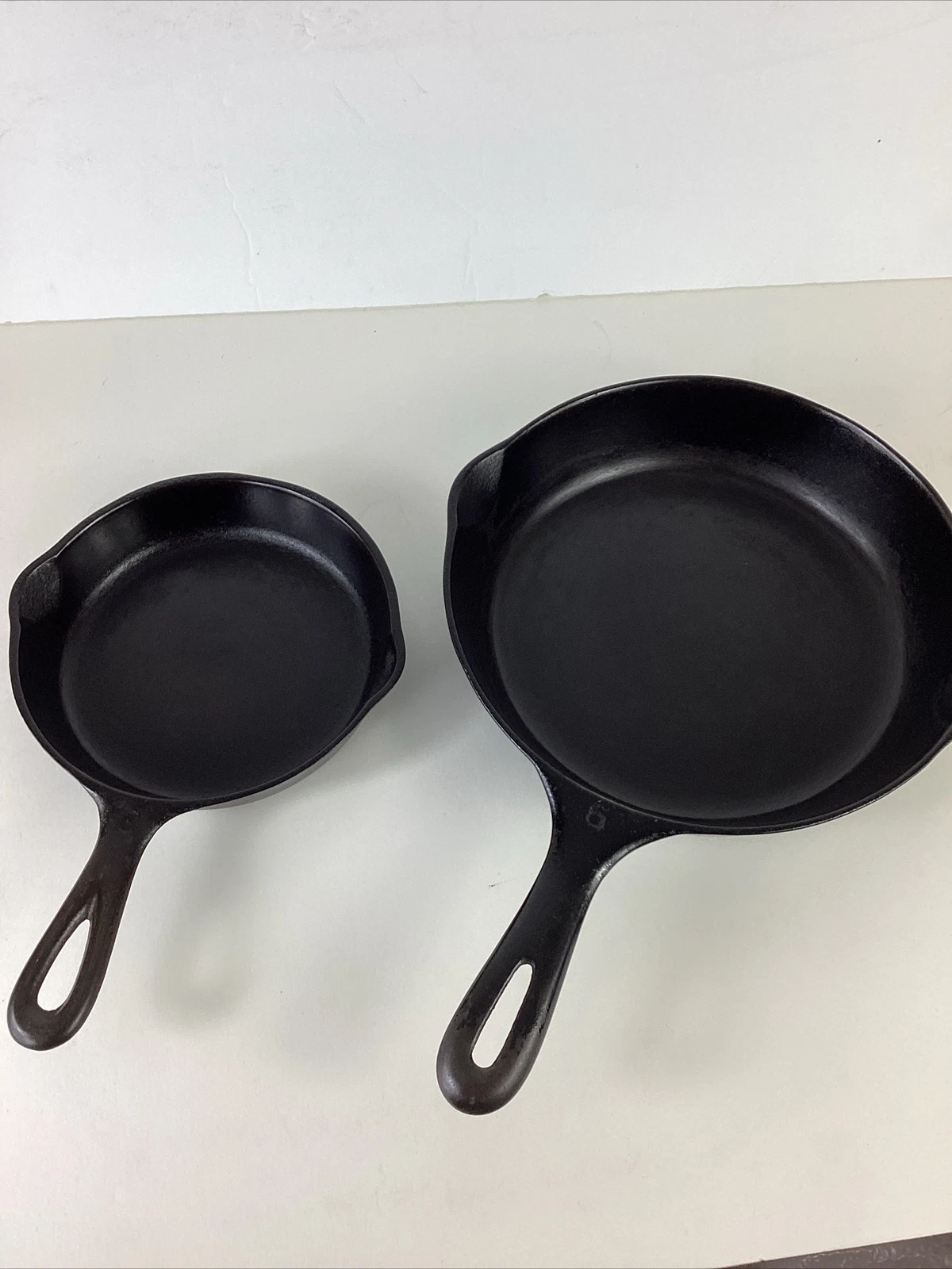 2 Cast Iron skillets, Wagner Ware -0- 1053 J , 9” Skillet Made USA H Unmarked
Opens in a new window 