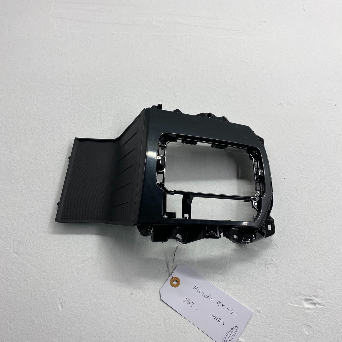 seiページ 17-21 Mazda CX-5 Center Console Shift Shifter Bezel Trim Cover OEM