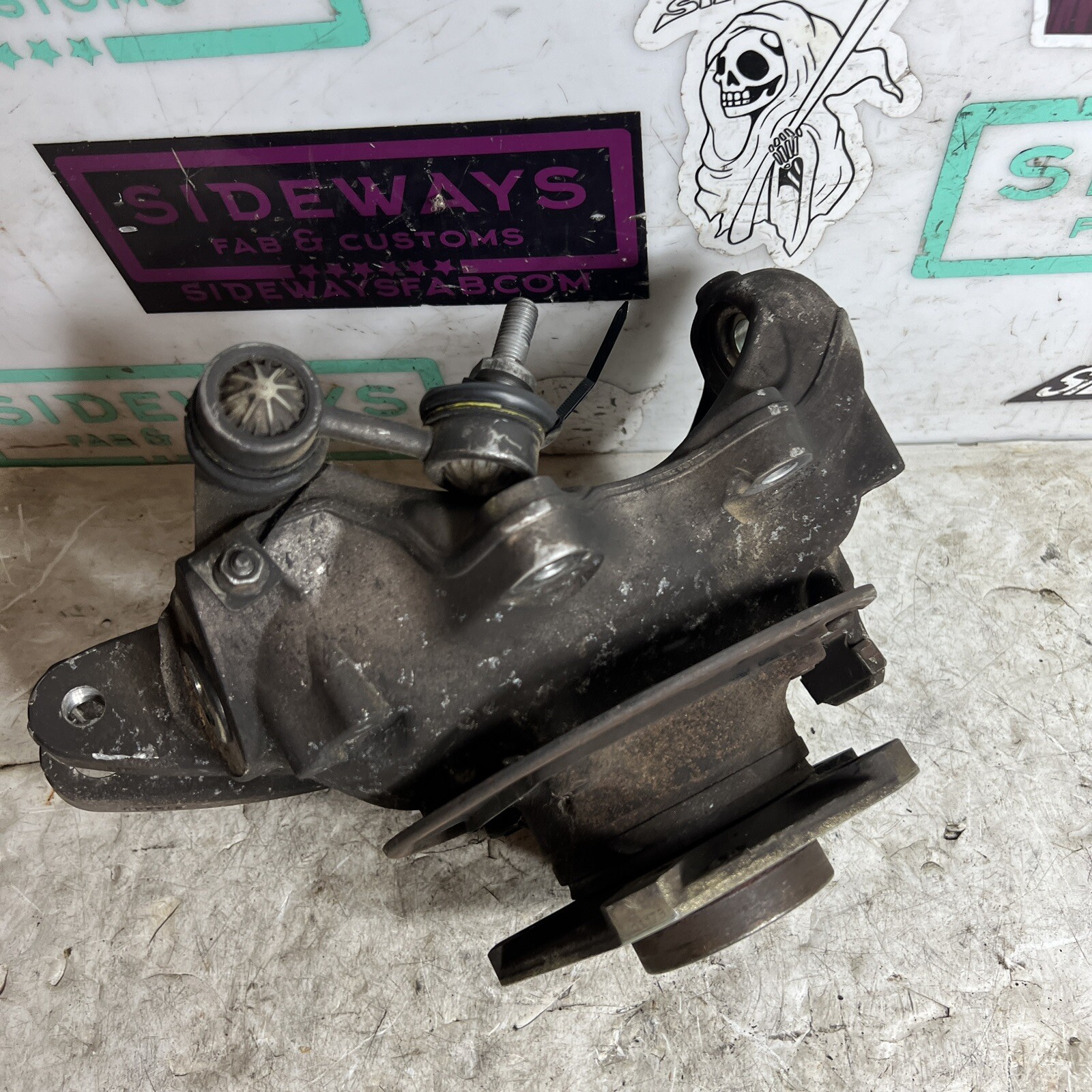 03-08 Maserati Quattroporte Left Rear Suspension Upright Knuckle Spindle M139