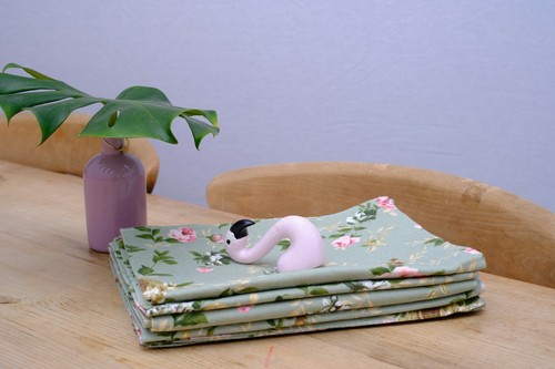 Set of Flowers Patterns 4 x place mats and 1 x Table Runner - Picture 5 of 11