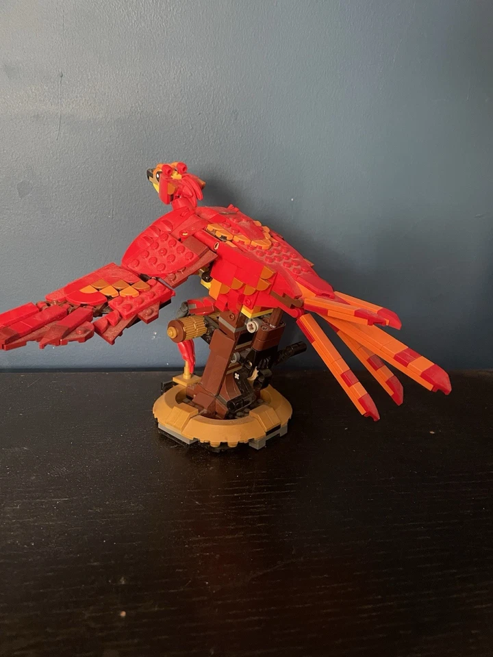 LEGO Harry Potter 76394 Fawkes, Dumbledore's Phoenix, photo 2 of 5