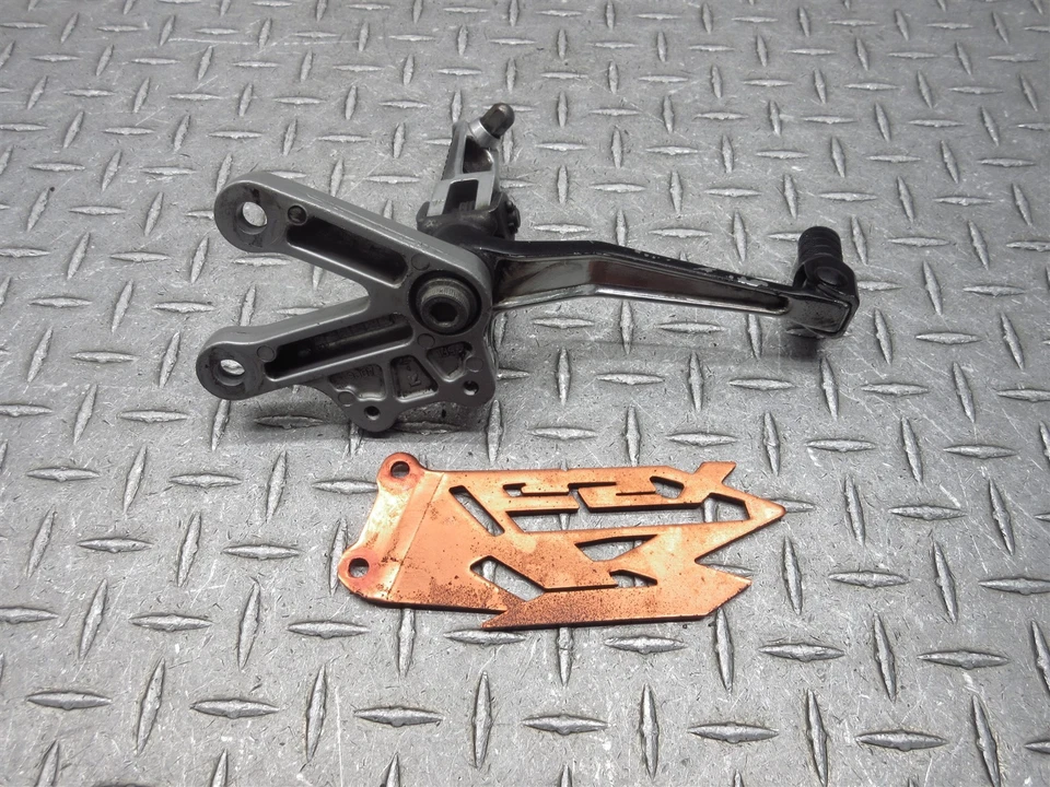 2001 01-02 Suzuki GSXR 1000 GSXR1000 juego trasero izquierdo palanca de cambios soporte de clavija de pie Foto 4 de 4