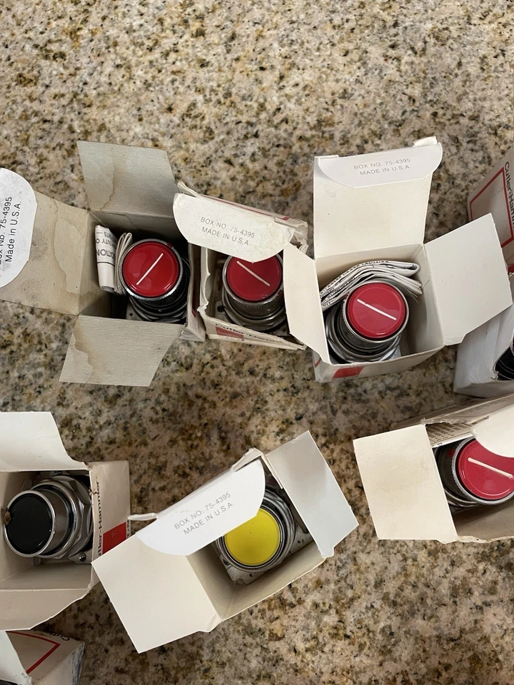 Interruptor de botón pulsador Cutler Hammer rojo - amarillo - negro 14 quilates Lote Foto 3 de 4