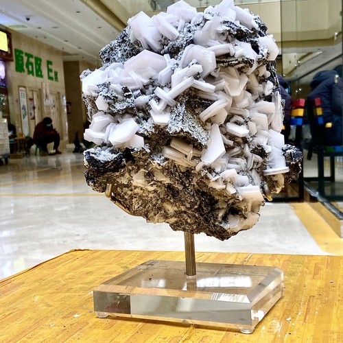 12.05LB Beautiful rare calcite clusters, specimen, Fujian, China+Bracket - Picture 3 of 17