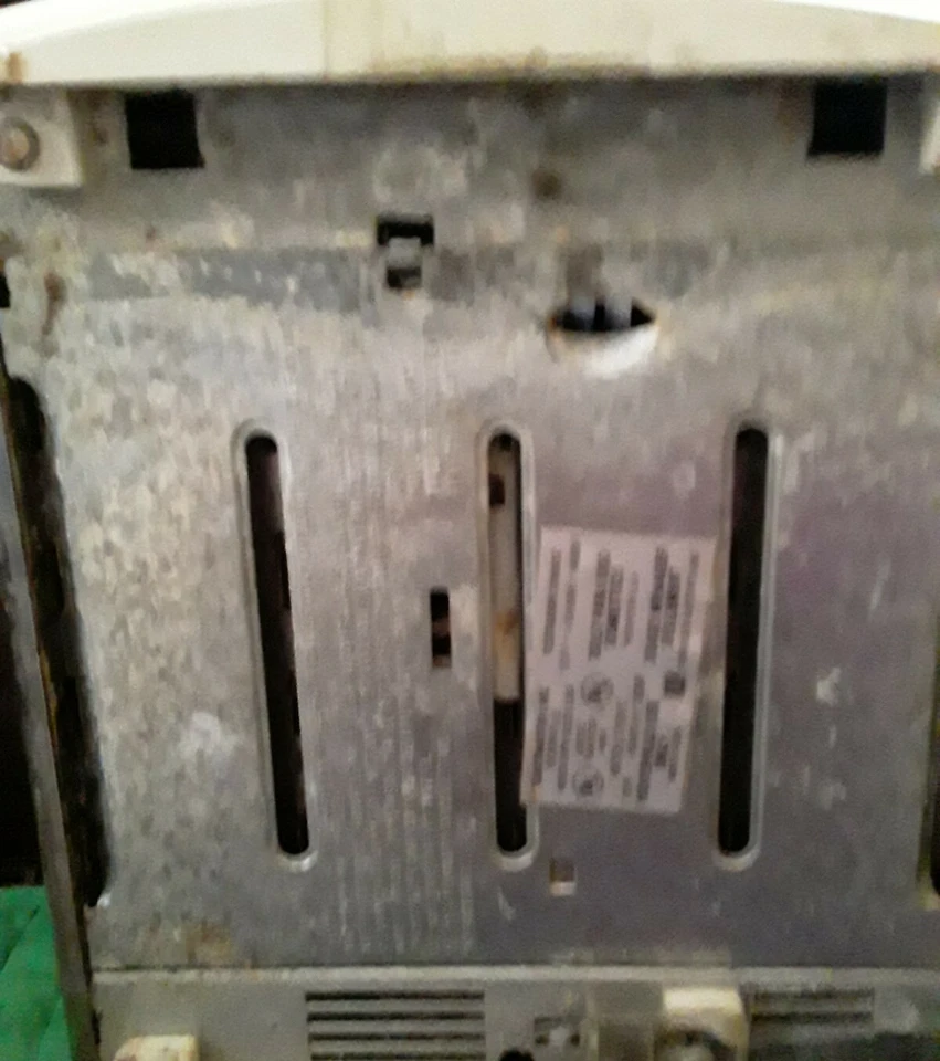 Vintage TOASTMASTER Toaster, 4-Slice. Model D1050. Metal Chrome.  White. Works - Image 2 of 3