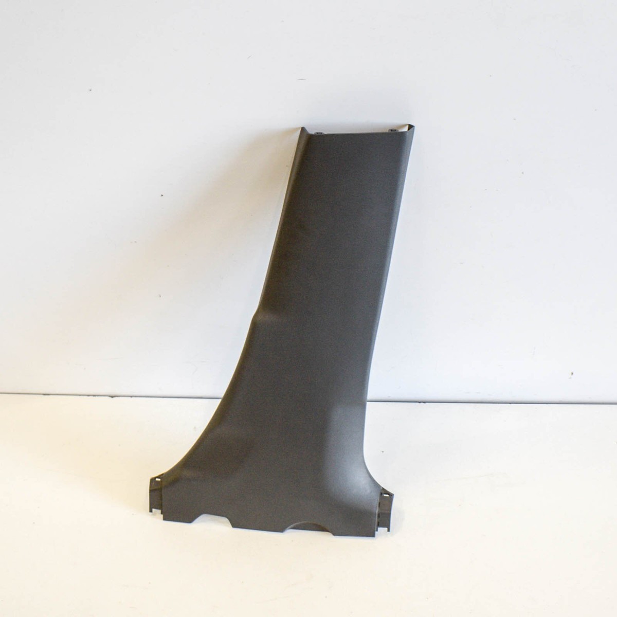 コロンビア TOYOTA PRIUS XW30 1.8 Hybrid Right Side Lower B-Pillar Trim 62413