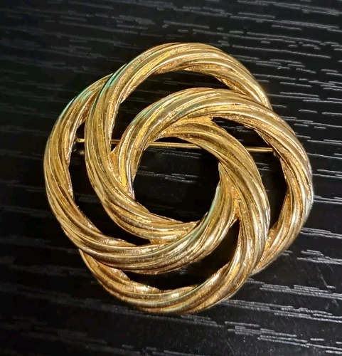 Twisted Brooch Monet Gold Tone Vtg Metal Figural Knot Costume Jewelry Pin Signed