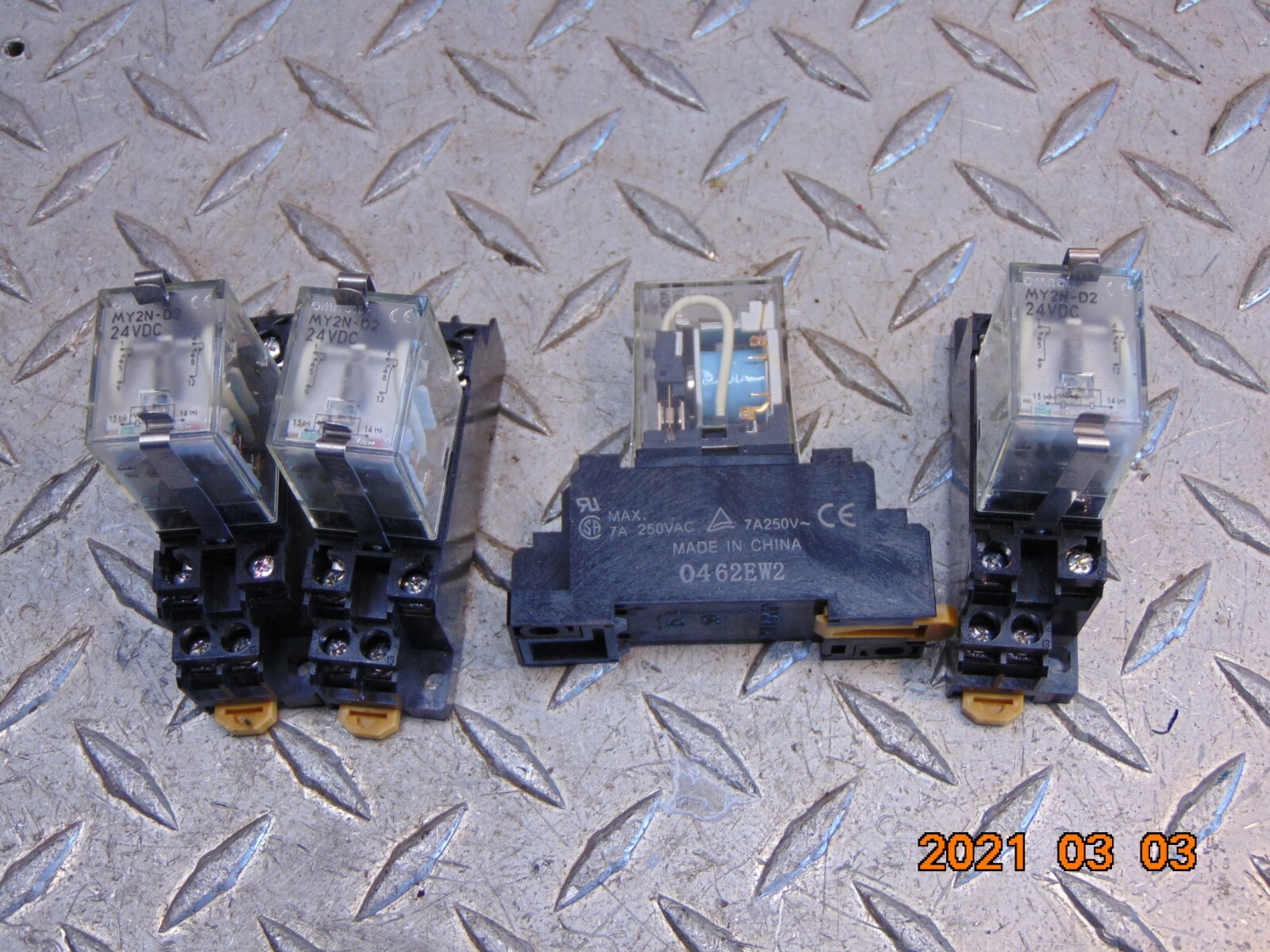 *LOT OF 4* OMRON MY4N-D2 RELAY with SOCKET BASE *FREE SHIPPING*