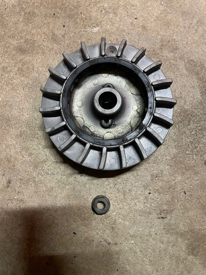 Sierra de corte y tuerca OEM Stihl Ts500i volante — caja B7 Foto 2 de 3