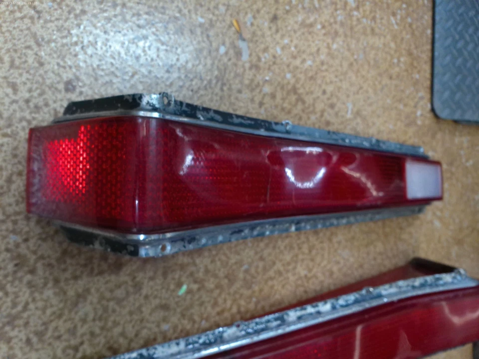 Par de lentes Mercury Grand Marquis 1971-1972 lentes de luz trasera originales OEM usadas Foto 3 de 4