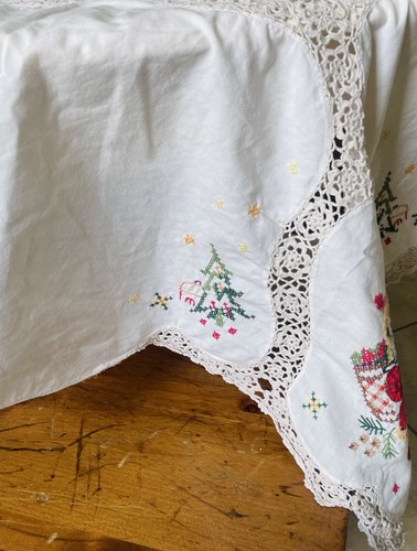 Vtg Holiday Christmas Cross Stitched Tablecloth Ivory Santa Xmas Tree 78x62 - Picture 5 of 11