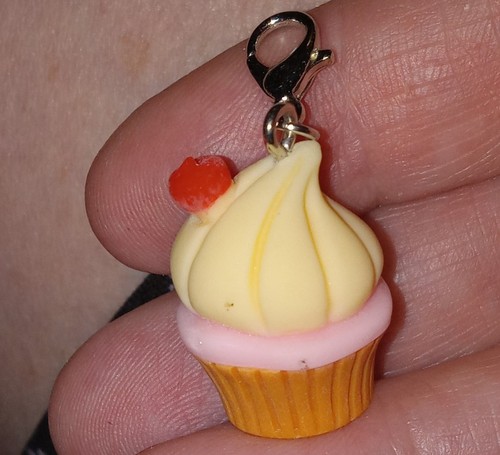 Lote de 9 piezas 3D Cupcake Dije Plata Clip Colgante 4 Collares Pulsera Resina Pastel - Imagen 16 de 21