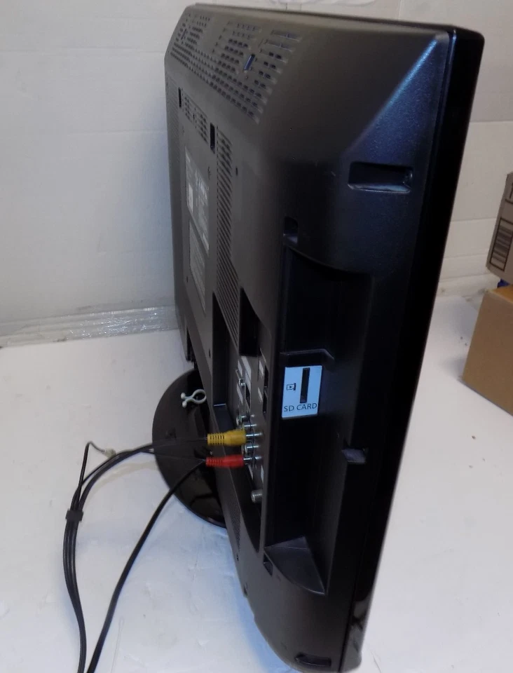 Panasonic VIERA TC-L32C22 32 inch LCD TV 720p 60Hz LCD HDTV PC Input w/Remote - Image 3 of 4