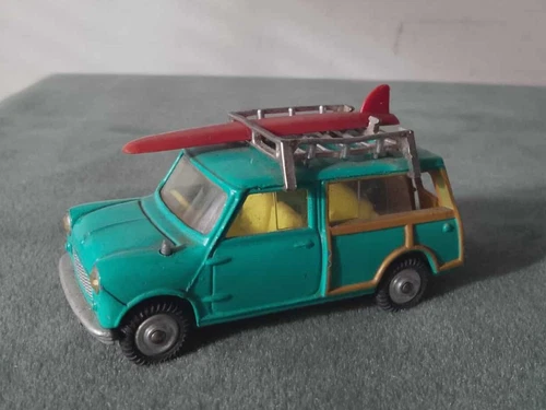 ORIGINAL VINTAGE DIECAST CORGI TOYS 485 AUSTIN MINI COUNTRYMAN SURF & BOARD