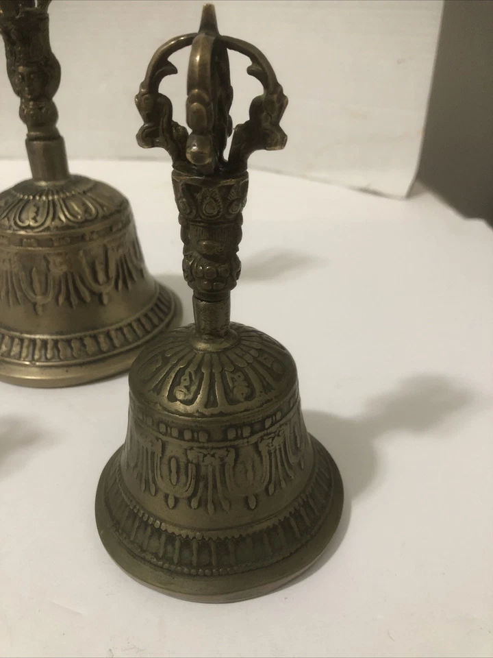 Juego de 3 campanas textuales antiguas de bronce hindúes y tibetanas conocidas como Ghanta Foto 4 de 4
