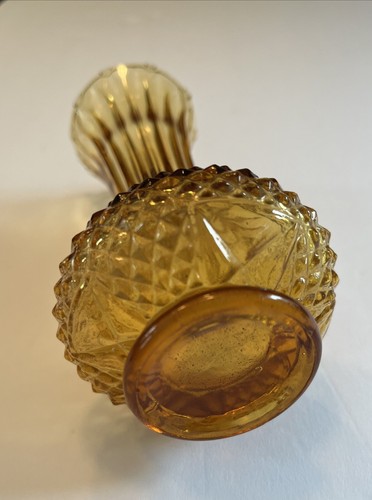 Vintage MCM Pressed Glass Amber Bud Vase with Diamond pattern and Crimped edges - Picture 6 of 12