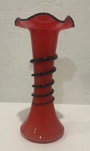 Vintage Czech Kralik Glass Art Tango Vase Red w/Black Coil Ruffle Top MINT