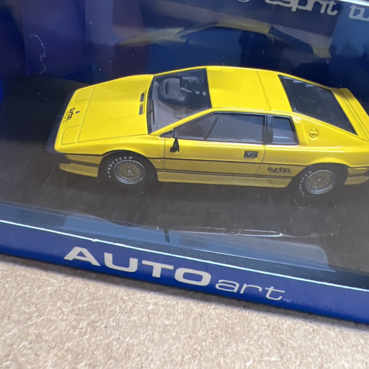 Auto Art 1/43 Lotus Esprit Turbo Rare Yellow and Black 55303 Boxed